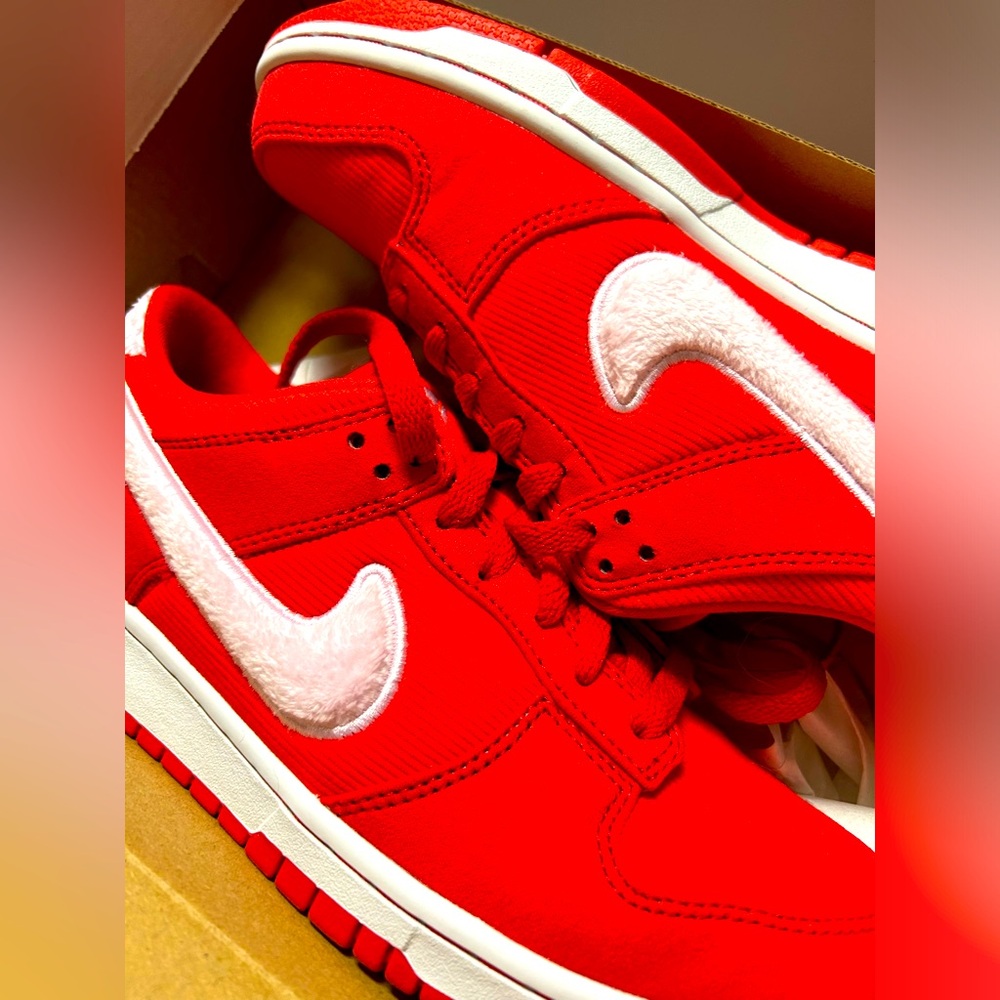 Brand new Nike valentines dunks fits women 7.5